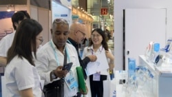 【时事经纬】(2025年3月8日) 特朗普关税发威：中国进出口双双失速；中国两会经济政策：扩大借贷支撑增长；外交部大骂美国，中国为何突然强硬？美众议员称应取消中国贸易最惠国待遇；英日2+2会谈
