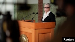 Mkuu wa kamati ya Nobel Berit Reiss Andersen, akitangaza washindi wa tuzo ya amani ya Nobel mwaka wa 2022, mjini Oslo, Oktoba 7, 2022.