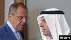 FILE - Russian Foreign Minister Sergei Lavrov (L) and Saudi Foreign Minister Adel Jubeir attend a news conference after a meeting in Moscow, Russia, Aug. 11, 2015.