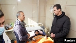 بەشار ئەسەد سەرۆکی سوریا سەردانی نەخۆشخانەیەکی شاری حەلەب دەکات