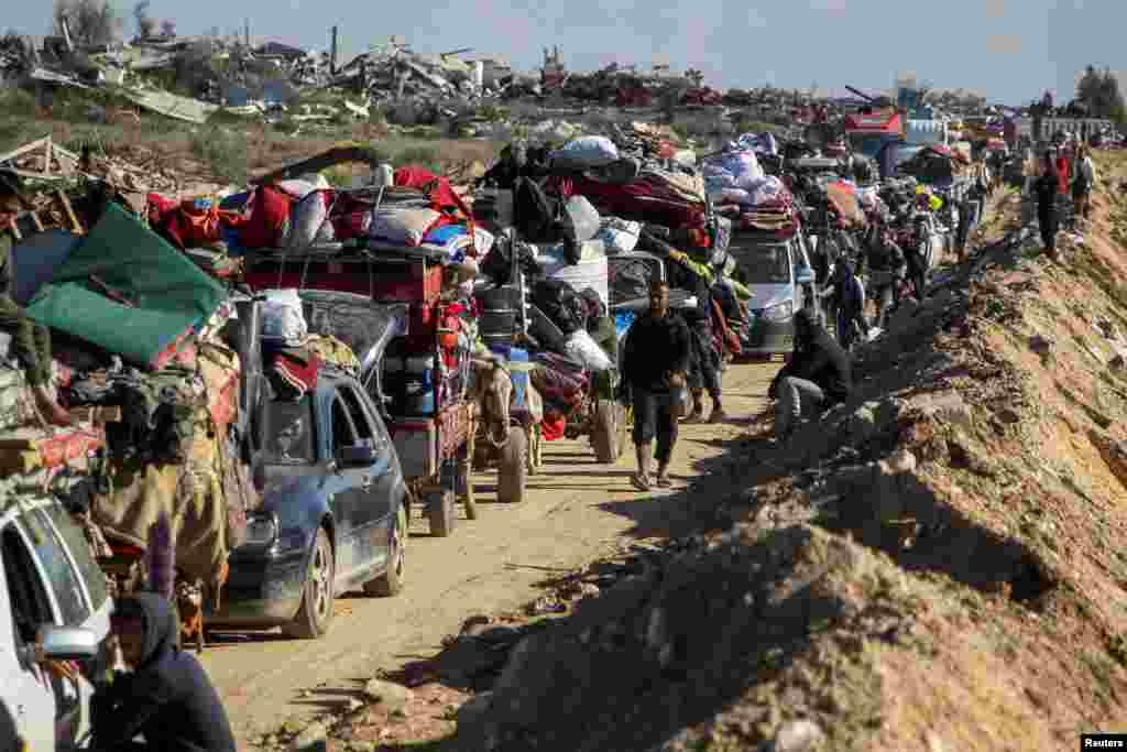 Palestinians, displaced to the south at Israel's order during the war, wait to have their vehicles inspected by the Egyptian-Qatari committee as they return to their homes in northern Gaza, near Gaza City.