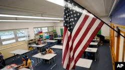 Prosvetni radnici širom Sjedinjenih Država sada su u pripravnosti – iščekujući da li će novoizabrani predsednik ispuniti obećanje o deportovanju miliona imigranata koji su u zemlji ilegalno (Foto: AP/David Zalubowski)