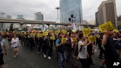 South Koreans march during a rally 100 days after the sinking of the Sewol ferry in Seoul, South Korea, July 24, 2014. 