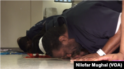 بر اساس قانون اساسی امریکا، هر فرد از حق اجرای مراسم مذهبی برخوردار است، حتا محبوسین