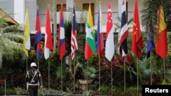 အာဆီယံအဖွဲ့ဝင်နိုင်ငံ အလံများ