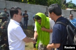 Park Chul-hong, skipper of the South Korea-registered carrier DongBang Giant 2, is greeted by former Sulu governor Abdusakur Tan after he was freed by militants of the Abu Sayyaf group, Jan. 14, 2017.