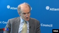 Посол Деніел Фрід