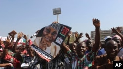 Wafuasi wa mgombea urais wa chama cha upinzani cha People's Democratic nchini Nigeria, wakihudhuria kampeni ya uchaguzi wa rais katika jiji la Abuja, Nigeria, tarehe 10 Desemba 2022. Picha na AP/Gbemiga Olamikan. 