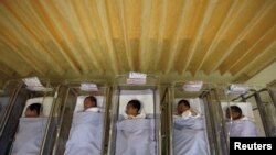 Ko'pgina jamiyatlar, ayniqsa Osiyoda oilalar o'g'il ko'raman deb homilani oldiradi. Demak, tug'ilayotganlar orarsida qizlar kam.