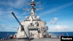 지난 2016년 필리핀 해에서 항해 중인 미군 이지스 구축함 벤폴드 함. (자료사진)