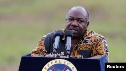 Le président gabonais Ali Bongo donne un discours au parc national de Nairobi, Kenya, le 30 avril 2016.