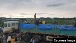 ፎቶ፡ በማኅበራዊ ሚዲያ ላይ የተገኘ በመተማ እንዲቆሙ ከተደረጉት የጭነት ተሽከርካሪዎች አንዱ