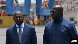 Mokonzi ya Angola Joao Lourenço (G) na mokokani wa ye ya RDC Felix Tshisekedi (D) na libongo lya Lobito, Angola, 4 sanza ya zomi na mibale 2024