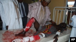 Gwamnan jahar Borno Kashim Shettima, ya ziyarci wasu da harin kunar bakin wake ya rutsa da su a shekarun baya.