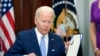 ARCHIVO - El presidente Joe Biden sanciona una ley sobre seguridad ciudadana en la Casa Blanca, Washington, en junio de 2022.