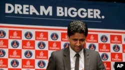 FILE -Nasser Al-Khelaifi au Parc des Princes à Paris, Le 17 Mai 2013.