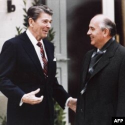 Reygan va Gorbachev, 1985