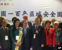 出席国防论坛的各国专家与学者