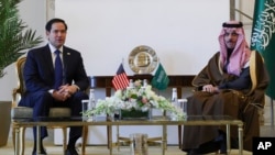 2025年2月17日，美國國務卿盧比奧與沙烏地阿拉伯外交大臣費薩爾·本·法爾漢·阿勒沙特親王在利雅德舉行會晤。