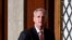 Anggota DPR dari Partai Republik Kevin McCarthy berjalan kembali menuju ke ruangan pemilihan ketua DPR AS di Gedung Capitol, Washington, pada 5 Januari 2023. (Foto: Reuters/Jonathan Ernst)