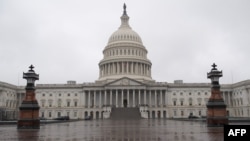 El paquete de ayuda económica aprobado por el Senado pasará ahora a la Cámara de Representantes, donde se espera que será sometido a votación el viernes 27 de marzo de 2020.