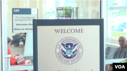 Hace aproximadamente un año, la Casa Blanca impuso varias medidas restrictivas para frenar la propagación del coronavirus en Estados Unidos. Entre ellas, canceló la emisión de nuevas visas de trabajo y de estudiante. [Foto de archivo]