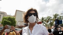 Cristiana Chamorro, exdirectora de la Fundación Violeta Barrios de Chamorro para la Reconciliación y la Democracia, llega al Ministerio Público donde fue convocada a una reunión para explicar supuestas "inconsistencias", el 20 de mayo de 2021.