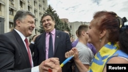 Президент України Петро Порошенко та Міхеіл Саакашвілі. Травень 2015