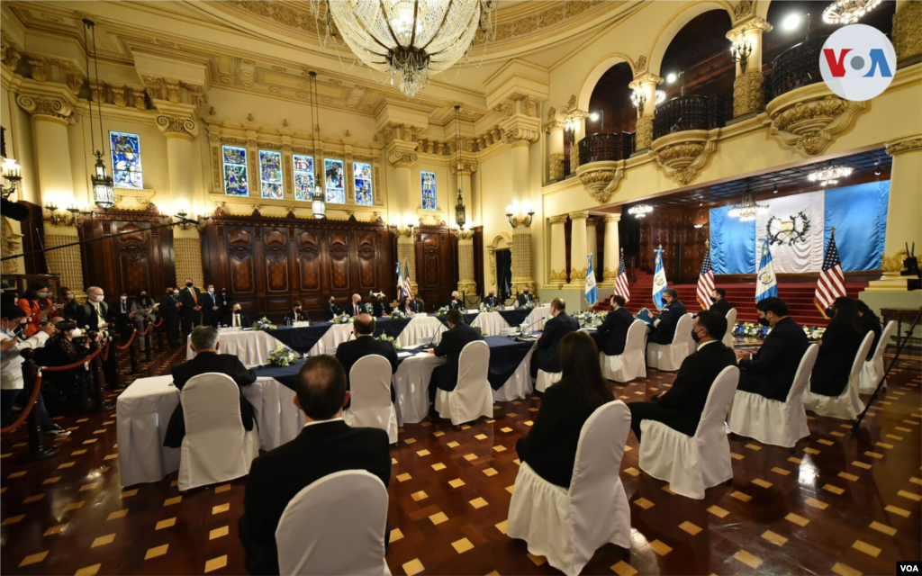La visita de la vicepresidenta de EE.UU., Kamala Harris, atrajo la atención de los ciudadanos guatemaltecos.