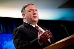 រូបឯកសារ៖ លោក Mike Pompeo រដ្ឋមន្ត្រីការបរទេសអាមេរិក ថ្លែងនៅក្នុងសន្និសីទសារព័ត៌មានមួយ នៅក្រសួងការបរទេសអាមេរិក ក្នុងរដ្ឋធានីវ៉ាស៊ីនតោន កាលពីថ្ងៃទី២៩ ខែមេសា ឆ្នាំ២០២០។