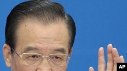 中國總理溫家寶三月14日在北京人民大會堂的記者招待會上講話