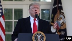 Predsednik SAD Donald Tramp u Ružičnjaku Bele kuće, odakle je najavio da se federalna vlada otvara posle 35 dana (Foto: AP)