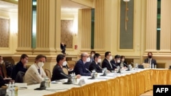 Delegacije učesnica iranskog nuklearnog sporazuma - Nemačke, Francuske, Britanije, Kine, Rusije i Irana na sastanku u hotelu Grand u Beču, 1. maja 2021. 