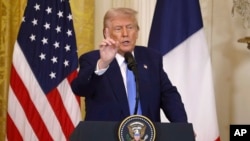 도널드 트럼프 미국 대통령이 2025년 2월 24일 미국 워싱턴 D.C. 백악관에서 에마뉘엘 마크롱 프랑스 대통령과 공동 기자회견을 하고 있다. (자료사진)
