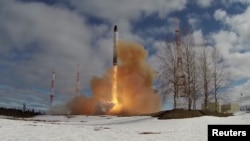 Arhiva - Interkontinentalna balistička raketa Sarmat prilikom probnog lansiranja u reginu Arhangeljska.