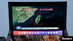 པེ་ཅིང་དུབརྙན་འཕྲིན་ལས་ཐེ་ཝན་ཉེ་འཁྲིས་སུ་དམག་སྦྱོང་བྱེད་བཞིན་པའི་རྣམ་པ་སྟོན་བཞིན་པ།