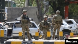 ARHIVA - Pripadnici NATO snaga u Kabulu, u Avganistanu. (Foto: Reuters/Omar Sobhan)