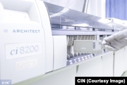 Nakon što je bijeljinska firma „Medicom“ poklonila lokalnoj bolnici aparat „Architect“ vrijedan četvrtinu miliona KM, dobila je ugovore za nabavku potrošnog materijala u skoro tri puta većoj vrijednosti od donacije.