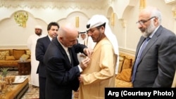 رئیس جمهور غنی حین اعطا مدال