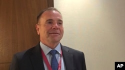 Архівне фото: Генерал-лейтенант США у відст. Бен Годжес під час Варшавського форуму безпеки у Варшаві, Польща 2018 р. Годжес, який був командувачем армії США в Європі з 2014 по 2017 рр., вважає, що не можна виключати участі західних військових у війні проти Росії в Україні. (AP)