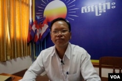 ចៅសង្កាត់​បឹង​ទំពុន២ ដែល​ជាប់​ឆ្នោត មក​ពីគណបក្ស​សង្រ្គោះជាតិ​ លោក ជា យ៉ាម៉ន ផ្តល់បទសម្ភាសន៍​ដល់VOA កាល​ពីថ្ងៃទី​៨ ខែមិថុនា។ (ស៊ុន ណារិន/VOA)