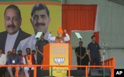 លោក​នាយករដ្ឋមន្ត្រី​ឥណ្ឌា Narendra Modi ថ្លែង​ទៅ​កាន់​ការ​ប្រមូលផ្តុំ​មួយ​នៅ​ភូមិ Dumi ប្រទេស​ឥណ្ឌា កាលពី​ថ្ងៃទី២៨ ខែមីនា ឆ្នាំ២០១៩។