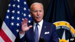 Predsjednik Joe Biden govori predstavnicima obavještajne zajednice tokom posjete Kancelariji direktora nacionalne obavještajne službe u McLeanu, Washington, 27. jula 2021.
