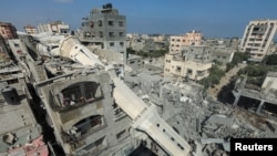 ภาพความเสียหายจากการโจมตีของอิสราเอลเข้าใส่มัสยิดอับดุลลาห์ อัซซาม ในนูเซรัต ในภาคกลางของฉนวนกาซ่า