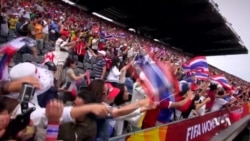 สีสันกองเชียร์ฟุตบอลหญิงไทยนัดประวัติศาสตร์ ในฟุตบอลโลก 2015