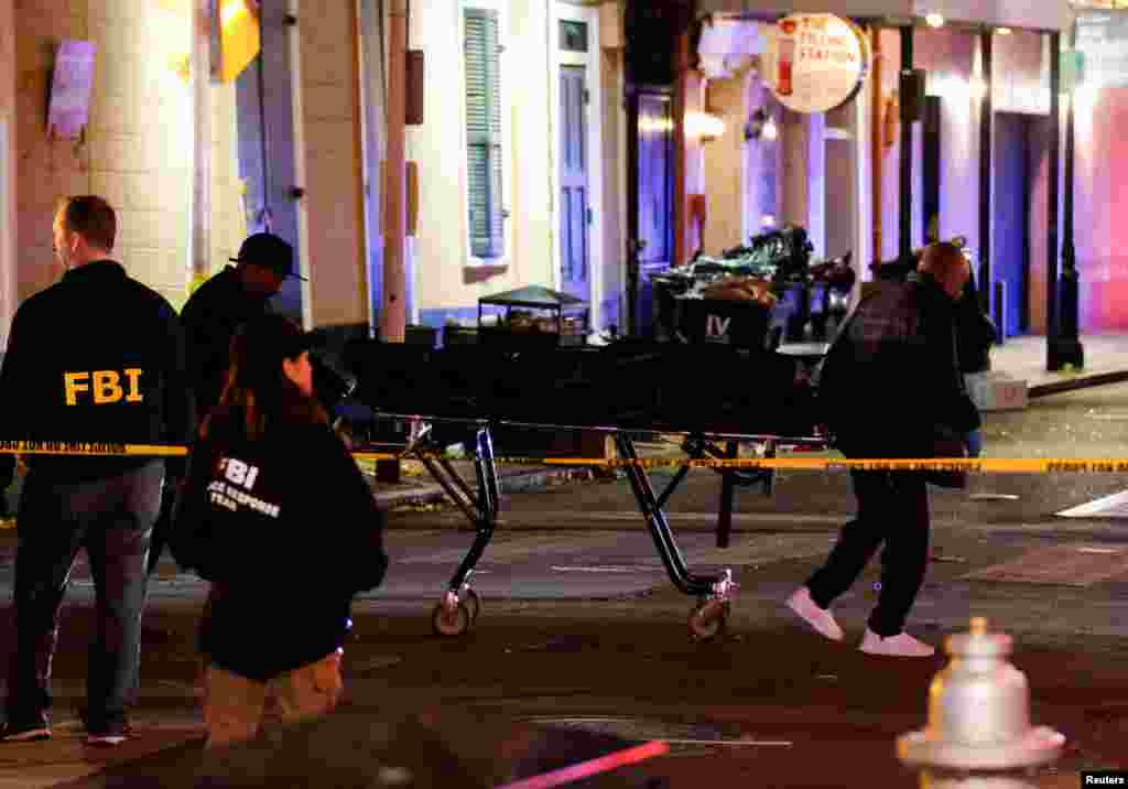 People carry a dead body in a body bag on a stretcher near the site where people were killed by a man driving a truck in an attack during New Year's celebrations, in New Orleans, Louisiana, Jan. 2, 2025.&nbsp;