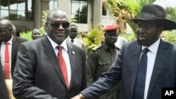 Daga hagu, Machar ne, sai kuma Kiir