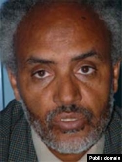 በየነ ጴጥሮስ - ፕሮፌሰር /የመድረክ ሊቀመንበር/ -ፎቶ - ፋይል