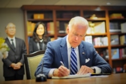 Vice President Joe Biden signed a book of condolences at the Thai Embassy in Washington, D.C. to mourn the passing of Thai King Bhumibol Adulyadej on October 18, 2016.