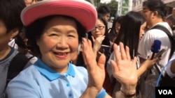 香港前政务司司长陈方安生加入七一游行